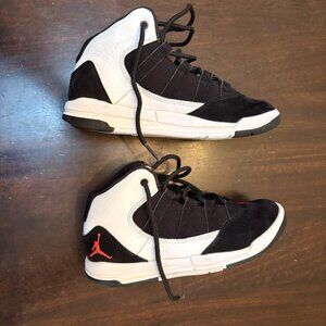 Size 1Y - Air Jordan Max Aura AQ9216-101 in youth size 1Y